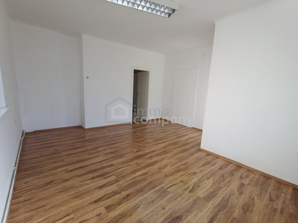 Viel Platz und noch mehr Möglichkeiten, Gewerbeobjekt im Bauen-Kernzone-Gebiet – Foto 4