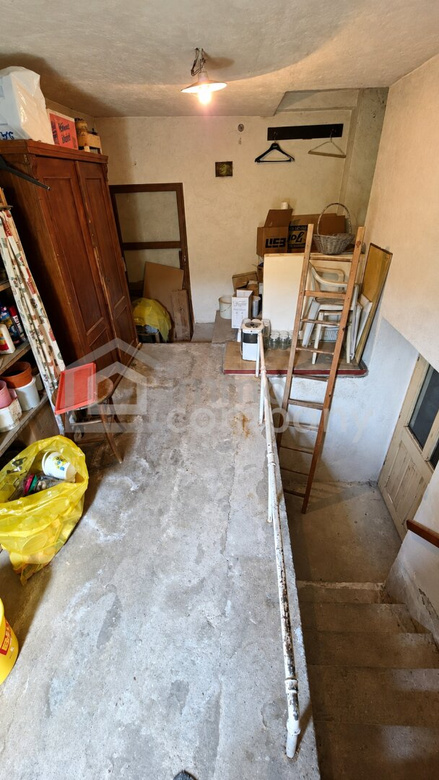 Renovierungsbedürftiges Haus mit zwei Wohneinheiten und viel Lagerfläche zu verkaufen! – Foto 10