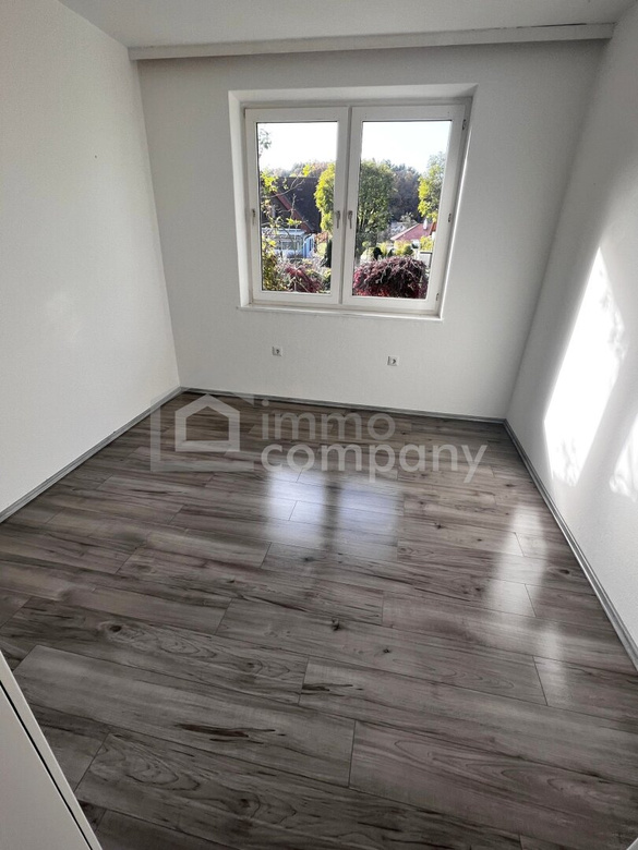 Geräumiges Wohnhaus mit viel Außenfläche! – Foto 11