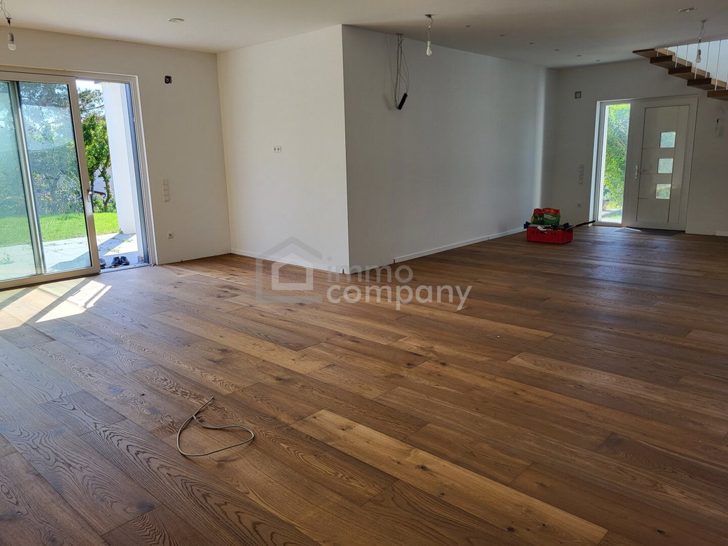 Exklusives Neubauhaus mit Altbaumbestand, Fernblick und großzügiger Terrasse – Foto 3