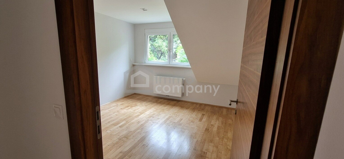 Neuwertiges 5-Zi-Haus mit Garten, Terrasse & moderner Ausstattung in der Nähe vom 4. Bezirk zu mieten! – Foto 7