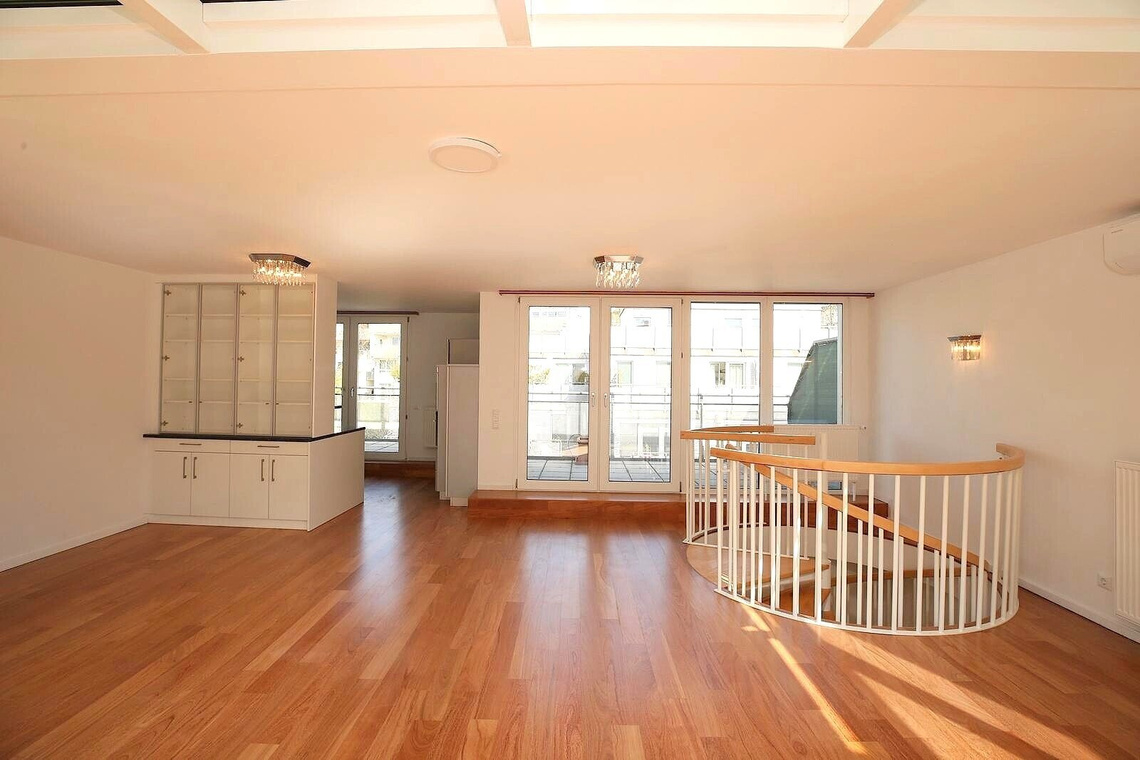 TOP PREIS - KEINE SCHRÄGEN !!! - Wohnfläche ca. 128,61 m² voll nutzbar - 1 Gartenterrasse + 5 Terrassen + 1 Garagenplatz im Eigentum – Foto 4