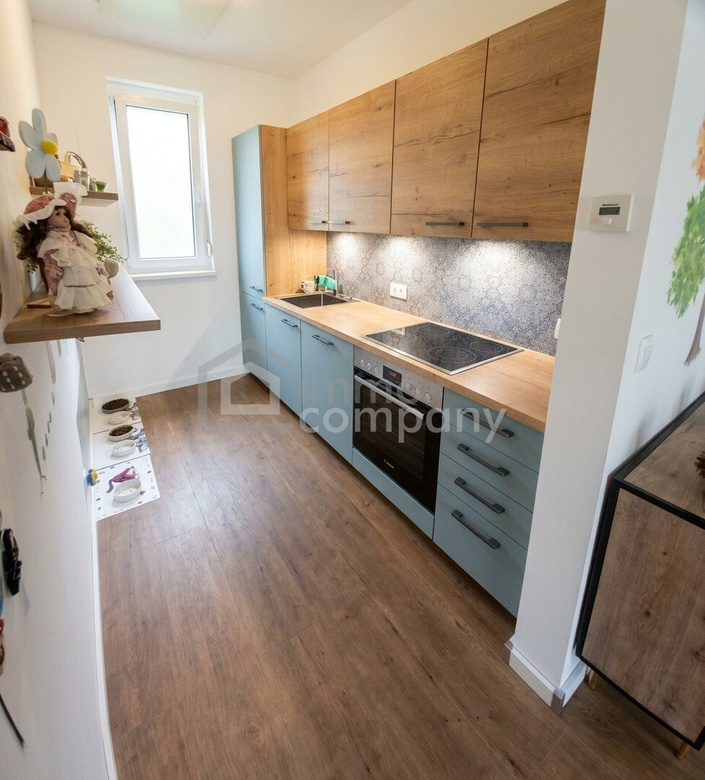 Zwei moderne Wohneinheiten mit Badeteich-Blick: ideal für zwei Familien – Foto 4