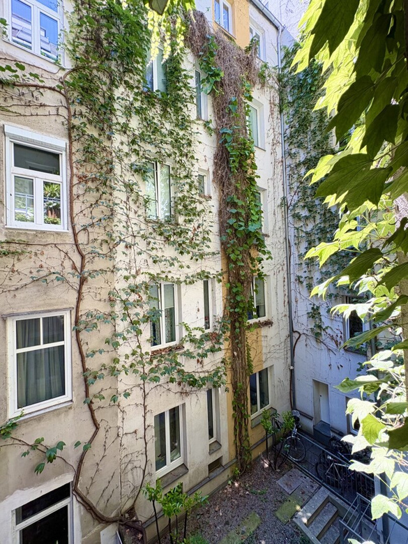 ZUM VERLIEBEN! - TRAUMHAFT SANIERTE 3-ZIMMER-WOHNUNG IM STILALTBAU, BALKON IN DEN LAUSCHIGEN INNENHOF MÖGLICH – Foto 11