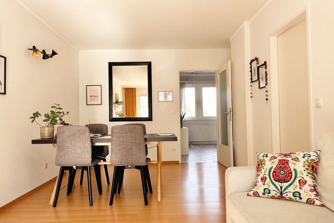 Sehr gepflegte 2-Zimmer-Wohnung mit Loggia – Foto 2
