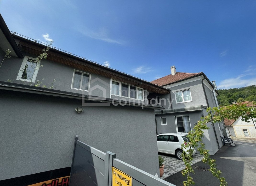 Großes Mehrfamilienhaus in Artstetten, 17 Zimmer, Garten, Garagen, Top Ausstattung! – Foto 3