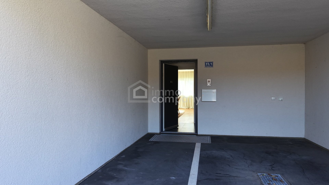 Wunderschöne Wohnung, 5 Zimmer, mit Blick über den glitzernden Attersee, in Seewalchen mit Garten und Sonnenterrasse. – Foto 12