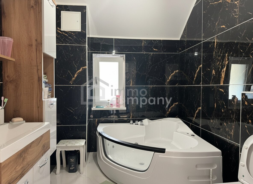 Wohnhaus 196m², in Neukirchen an der Vöckla. – Foto 9
