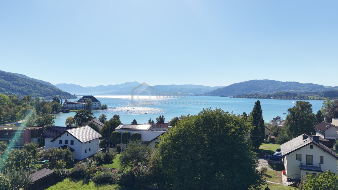 Wunderschöne Wohnung, 5 Zimmer, mit Blick über den glitzernden Attersee, in Seewalchen mit Garten und Sonnenterrasse. – Foto 7