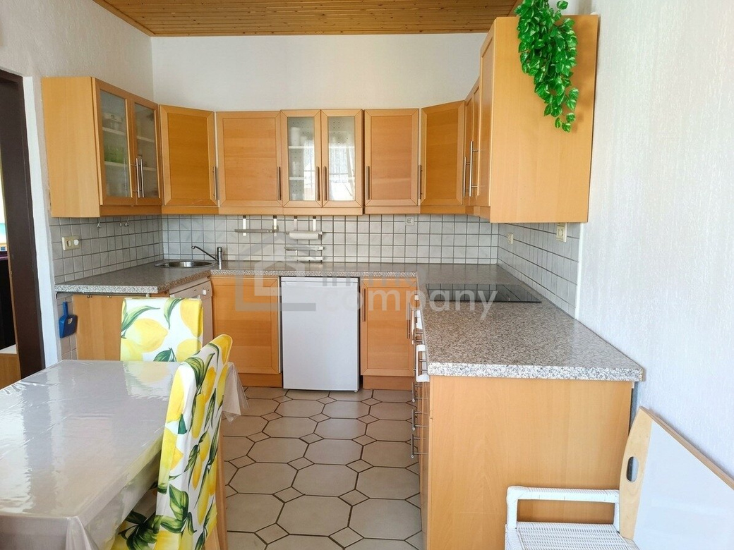 Einfamilienhaus mit Pool, Sauna und Nebengebäude – Foto 2