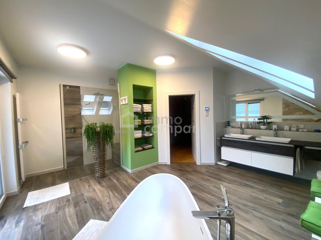 Topgepflegtes Einfamilienhaus mit Pool, Sauna, großzügiger Terrasse sowie Garage und Carport – Foto 3