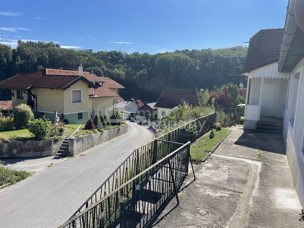Umfassend saniertes Wohnhaus auf ca. 1.119 m² Grund mit XXL-Garten, Keller, Garagen, Ausbaupotenzial & ablösefreier Möblierung – Foto 8