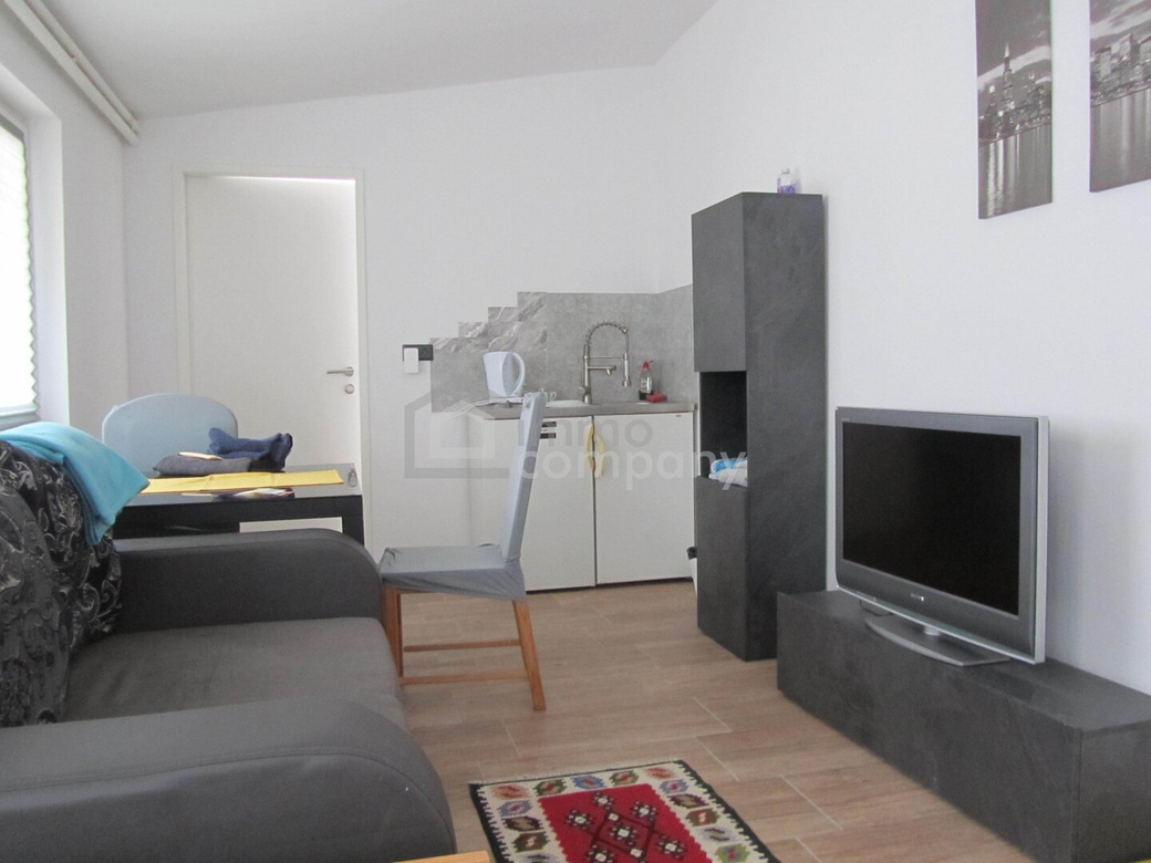 NEUER PREIS !! - Für ANLEGER: HOHE RENDITE !! Modernisiert, sehr ruhig ! – Foto 3