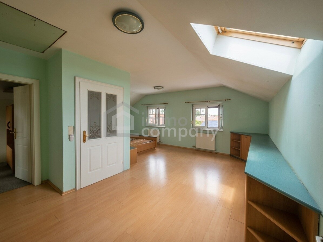 IHR NEUES ZUHAUSE: Charmantes Einfamilienhaus mit 8m Pool, 25m² Terrasse und viel Platz – Foto 9