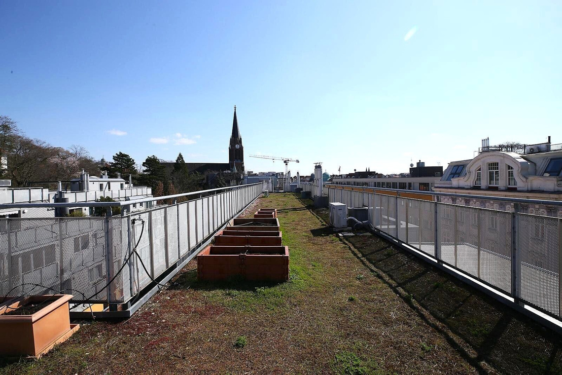 TOP PREIS - KEINE SCHRÄGEN !!! - Wohnfläche ca. 128,61 m² voll nutzbar - 1 Gartenterrasse + 5 Terrassen + 1 Garagenplatz im Eigentum – Foto 1