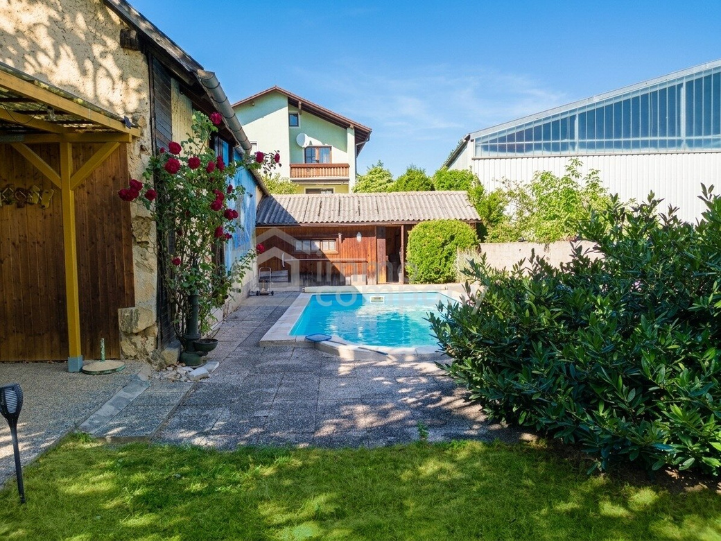 Einfamilienhaus mit Pool, Sauna und Nebengebäude – Foto 7