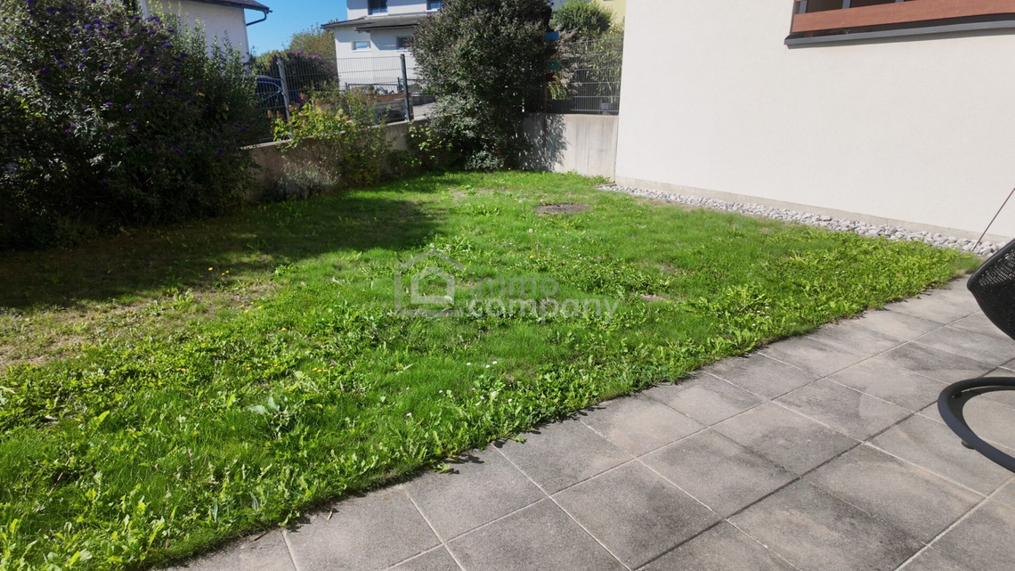 Wunderschöne Wohnung, 5 Zimmer, mit Blick über den glitzernden Attersee, in Seewalchen mit Garten und Sonnenterrasse. – Foto 11