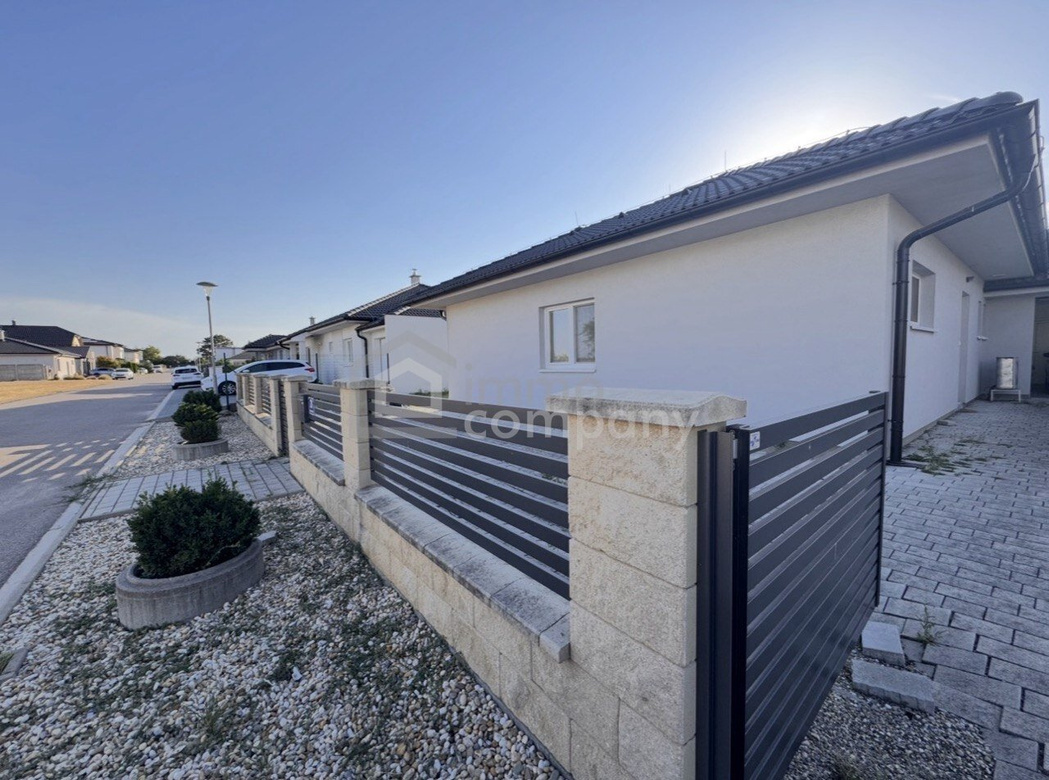 EINFAMILIENHAUS MIT GARTEN & GARAGE | 4 ZIMMER | ABSOLUTE RUHELAGE | NÄHE WIEN – Foto 3