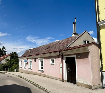 Einfamilienhaus mit historischem Hintergrund und optionalem Erweiterungspotenzial im Martinsviertel Klosterneuburg- Wohnen mit unverbaubarem Panorama-Fernblick – 3400 Klosterneuburg