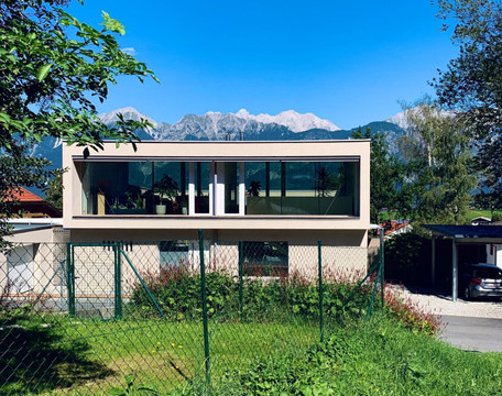 Architektonische Doppelhaushälfte in Rinn – Panoramablick auf die Nordkette – 6074 Rinn