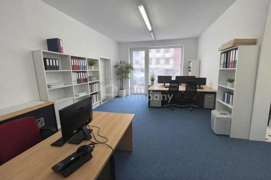 Ruhiges Altbau-Büro mit Innenhofzugang – 4020 Linz