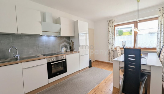 Großzügige 3-Zimmer-Erdgeschoss-Wohnung in Feldkirch | 92m² Wohnfläche | 3-Zimmer | Garage mit Montagegrube | Gemeinschaftsgarten - Perfekt für Familien oder Paare! – 6800 Feldkirch