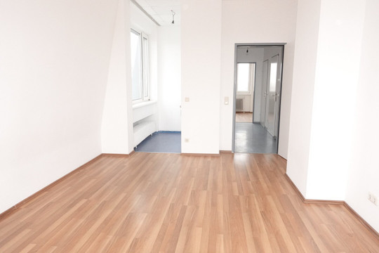 Tolle 2 Zimmer DG Wohnung - zwischen Quellenstraße und Gudrunstraße – 1100 Wien
