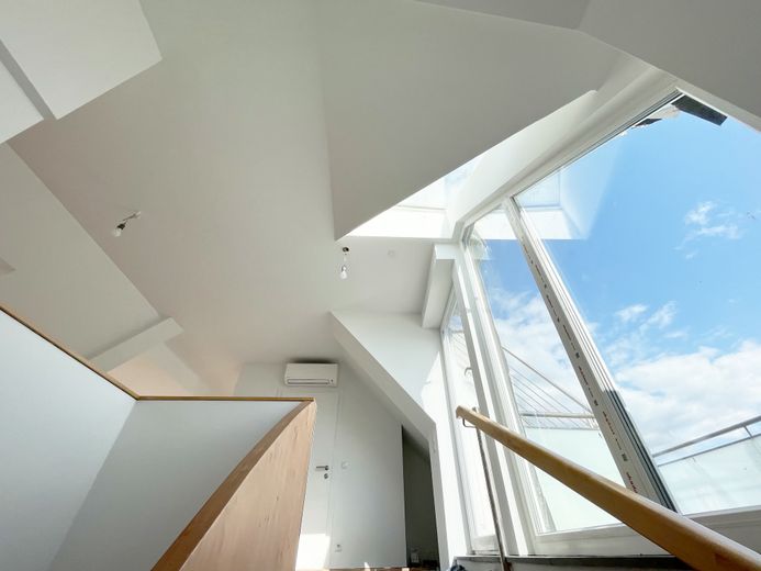 /// Lichtdurchflutete Dachwohnung mit Fernblick/// – Foto 7