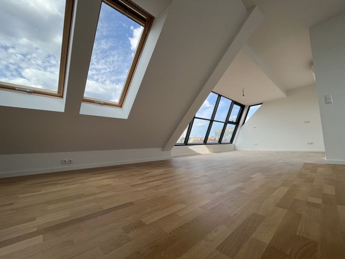 /// Lichtdurchflutete Dachwohnung mit Fernblick/// – Foto 9