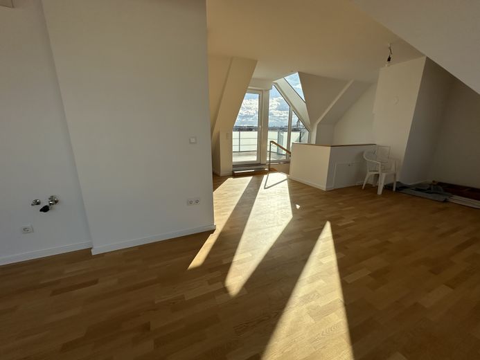 /// Lichtdurchflutete Dachwohnung mit Fernblick/// – Foto 5