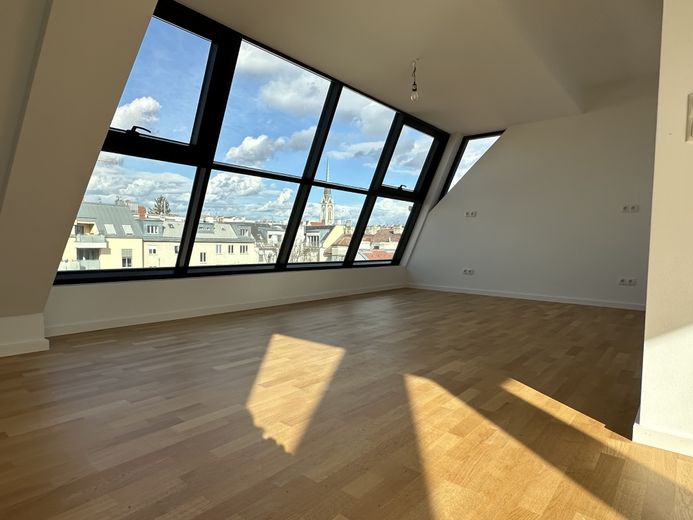 /// Lichtdurchflutete Dachwohnung mit Fernblick/// – Foto 3