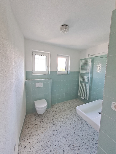 Familienfreundliche Wohnung mit Freiflächen und Garage – Foto 5