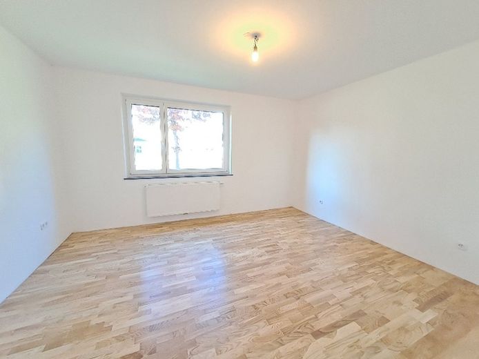 Familienfreundliche Wohnung mit Freiflächen und Garage – Foto 4