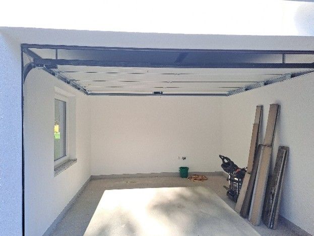 Familienfreundliche Wohnung mit Freiflächen und Garage – Foto 9