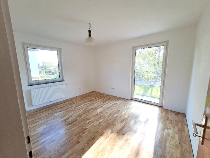 Familienfreundliche Wohnung mit Freiflächen und Garage – Foto 2