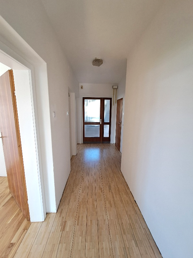Familienfreundliche Wohnung mit Freiflächen und Garage – Foto 7