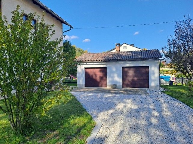 Familienfreundliche Wohnung mit Freiflächen und Garage – Foto 8